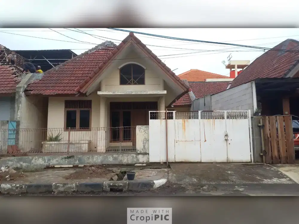 HITUNG TANAH! Dijual Rumah Jalan Utama Prima Harapan Regency – 160m²