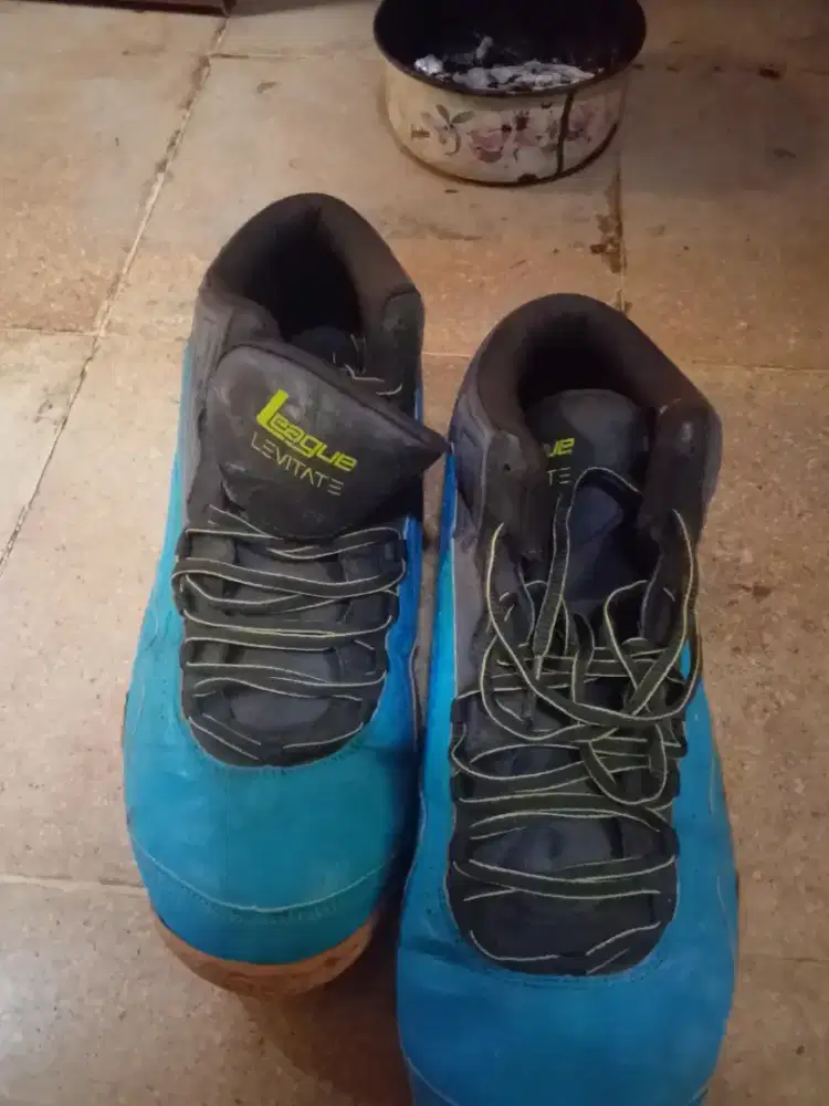 Sepatu Pria Basket League Levitate