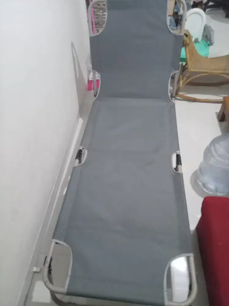 Tempat Tidur Lipat (Banyak Fungsi)