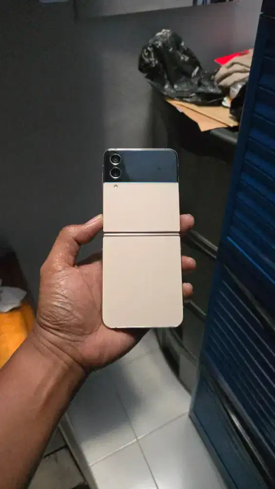 Samsung Z Flip 4 Gold 8/256 Ex Sein Batangan Minus