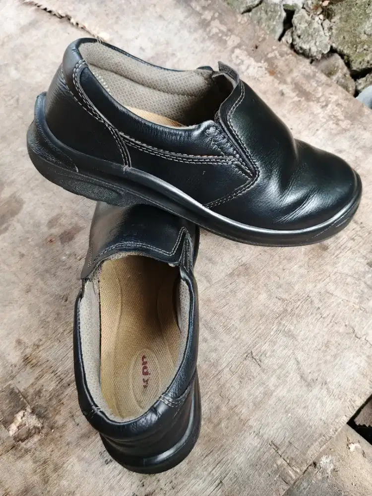 Jual sepatu safety KPR 2025 original size 43 bisa kirim bayar cod