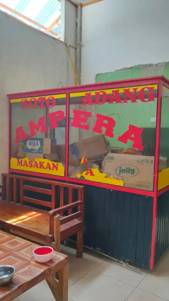 Etalase Ampera dan etalase makanan
