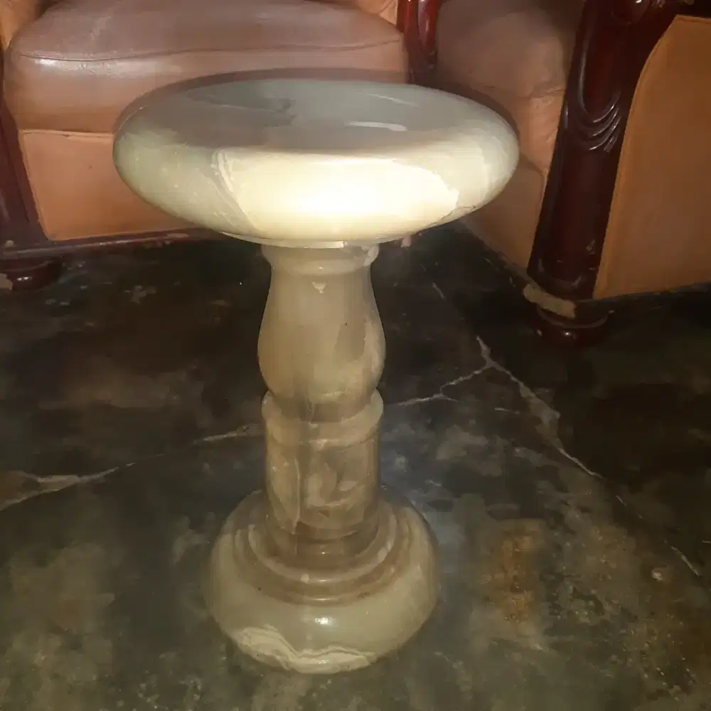 Meja batu ONiX pajangan