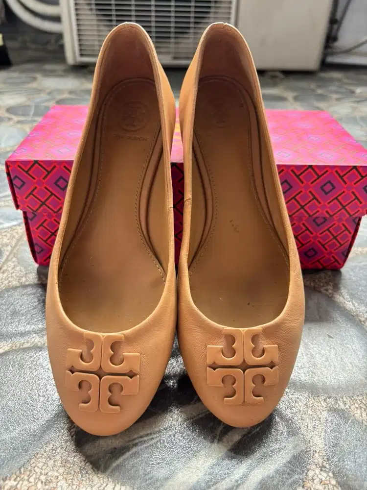 Jual Tory Burch flat blond 703