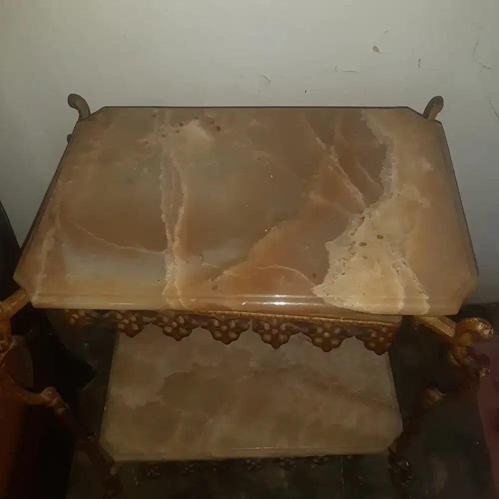 Meja hias dari batu Onix 2 tingkat