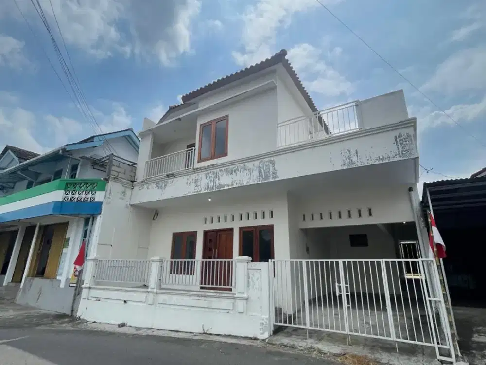 Dijual rumah 2 lantai siap huni lokasi strategis pinggir jalan jongke sendangadi sleman yogyakarta dekat fasum akses jalan aspal