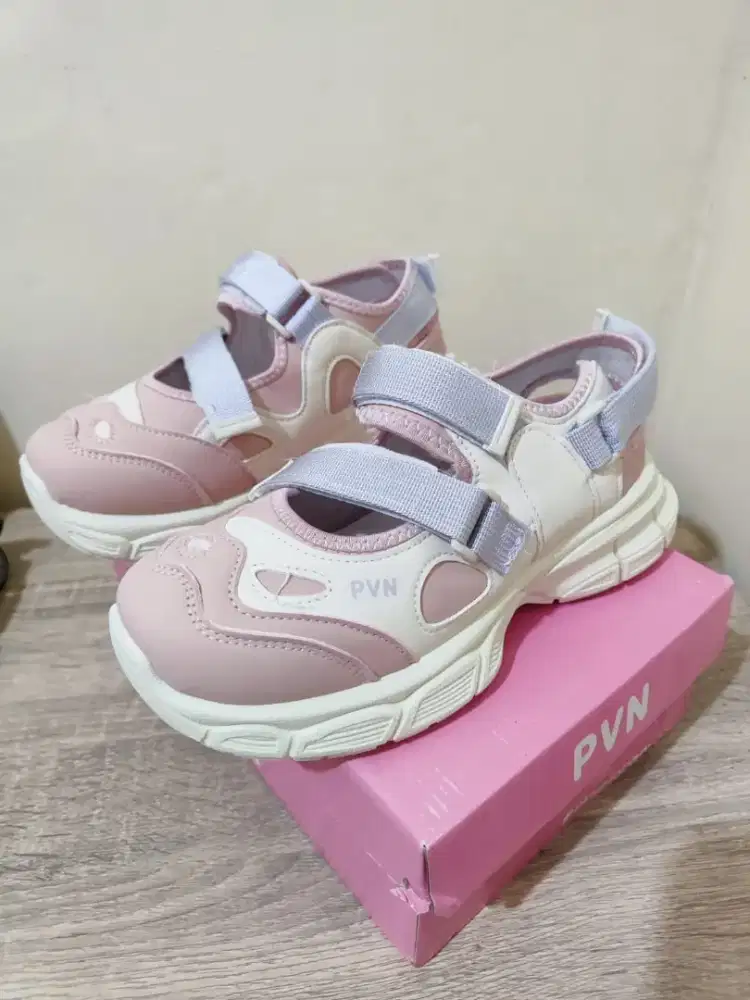 Sepatu Sendal sneakers PVN