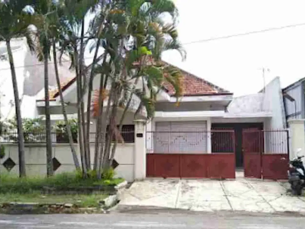 Dijual rumah tepi jalan raya Sawojajar 1 Kota Malang, bagus untuk hunian dan segala macam usaha. Lokasi ramai lancar, dekat exit tol, perumahan, dan Pasar Sawojajar.