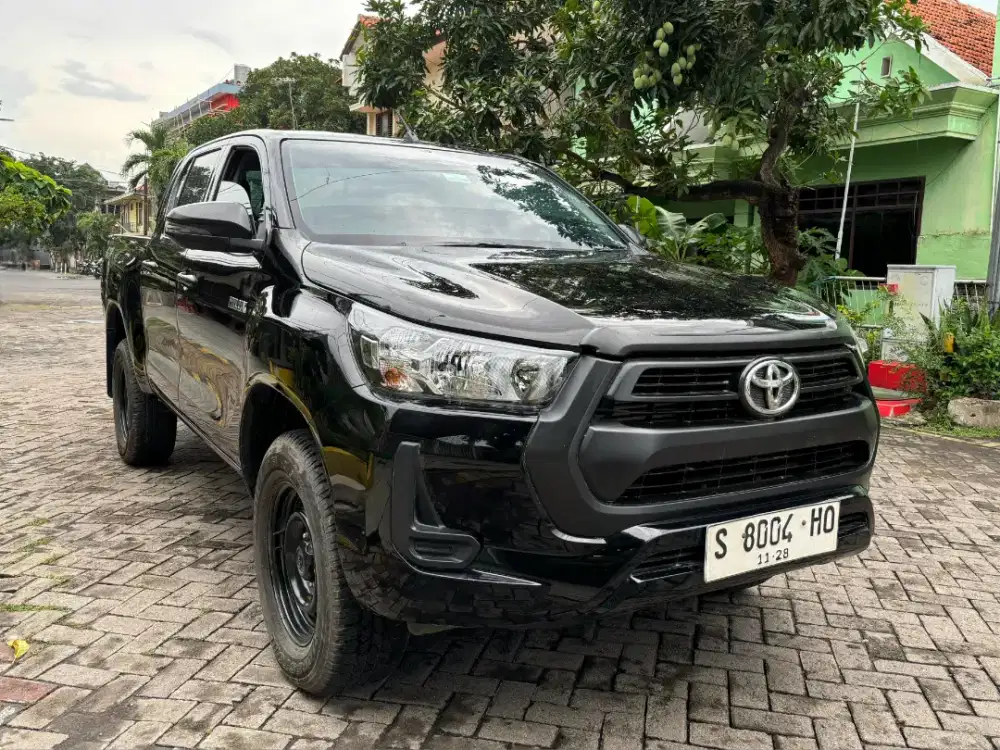 TOYOTA HILUX 2.4 E D-CAB 4x4 2023 MANUAL