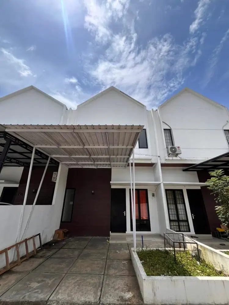 Di Sewakan Rumah 2 lantai 3 KT & 3 KM