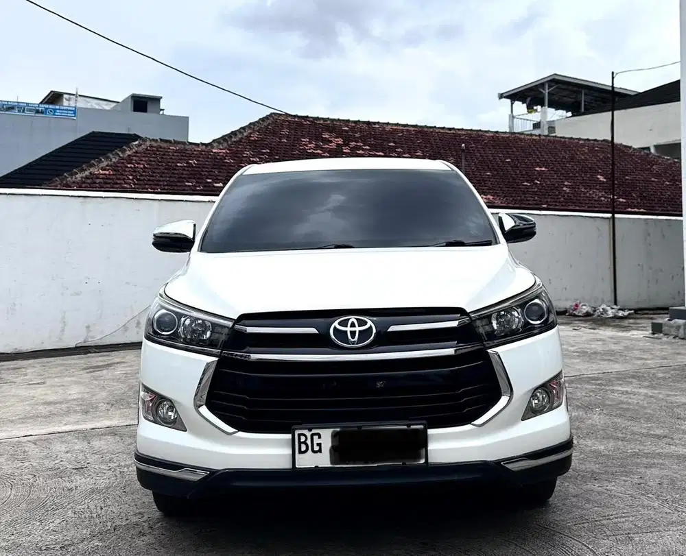 Toyota innova Reborn Venturer matic 2018 km rendah mulus sekali