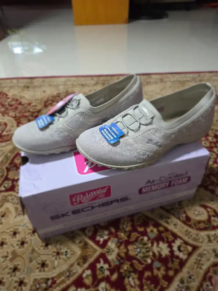 Sepatu Skechers wanita Air Cooled