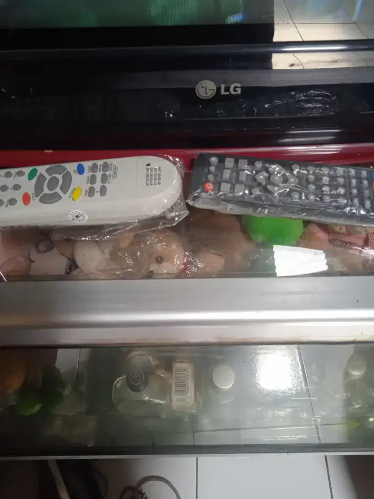 Dijual TV LG 21 inc + STB lengkap semua.