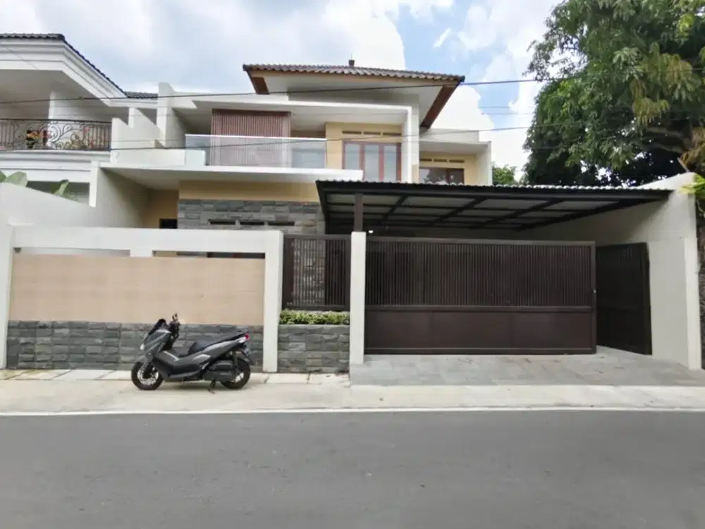 Dijual Rumah Mewah di Pusat Kota Lokasi Strategis Banjarsari,Surakarta Luas 260m2