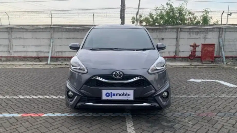 TERMURAH Toyota Sienta 1.5 Q Bensin-AT Abu 2017