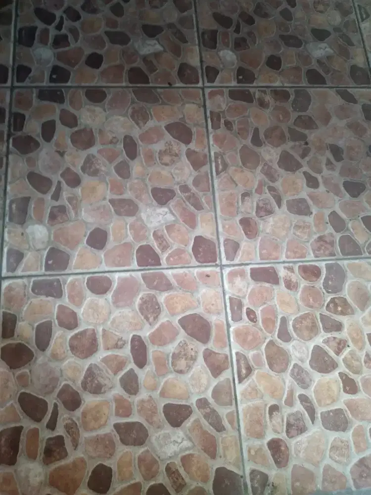 Keramik Teras Rumah atau garasi.