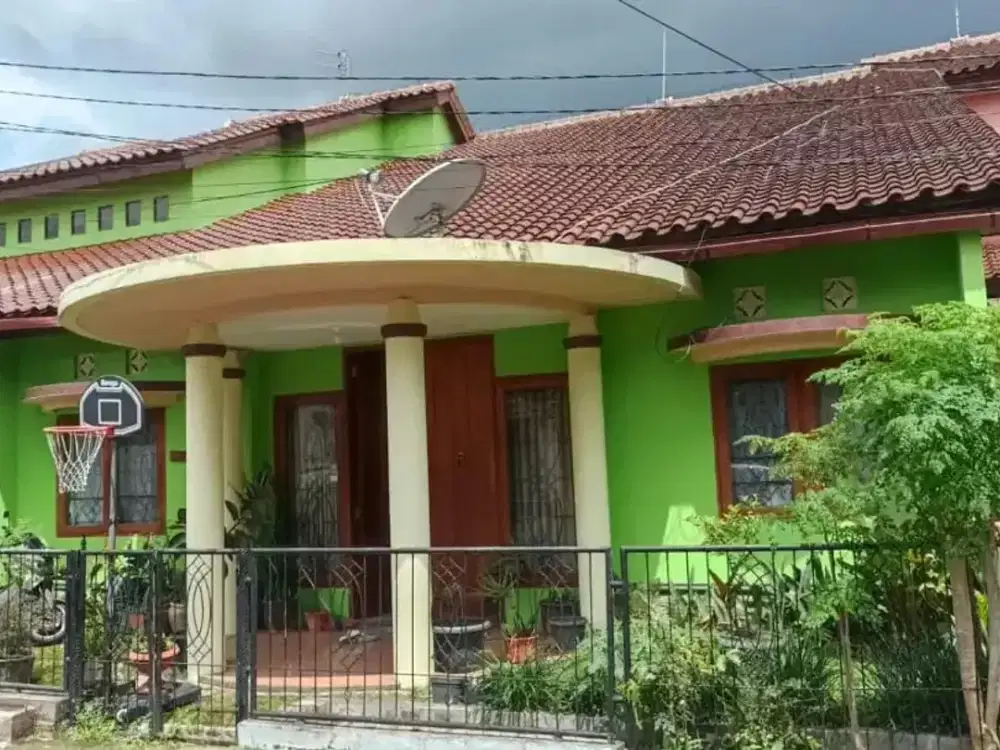 Dijual Rumah + kost strategis Dago