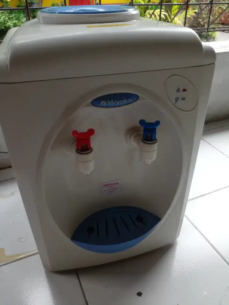 Dispenser galon atas