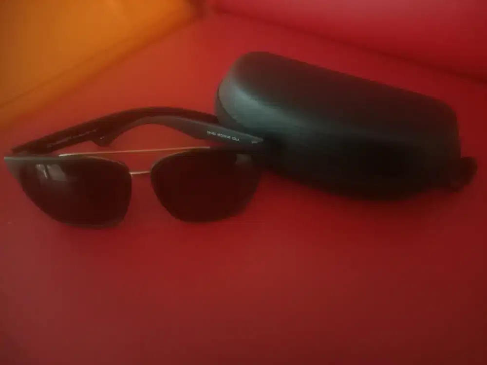 Kacamata hitam cyber