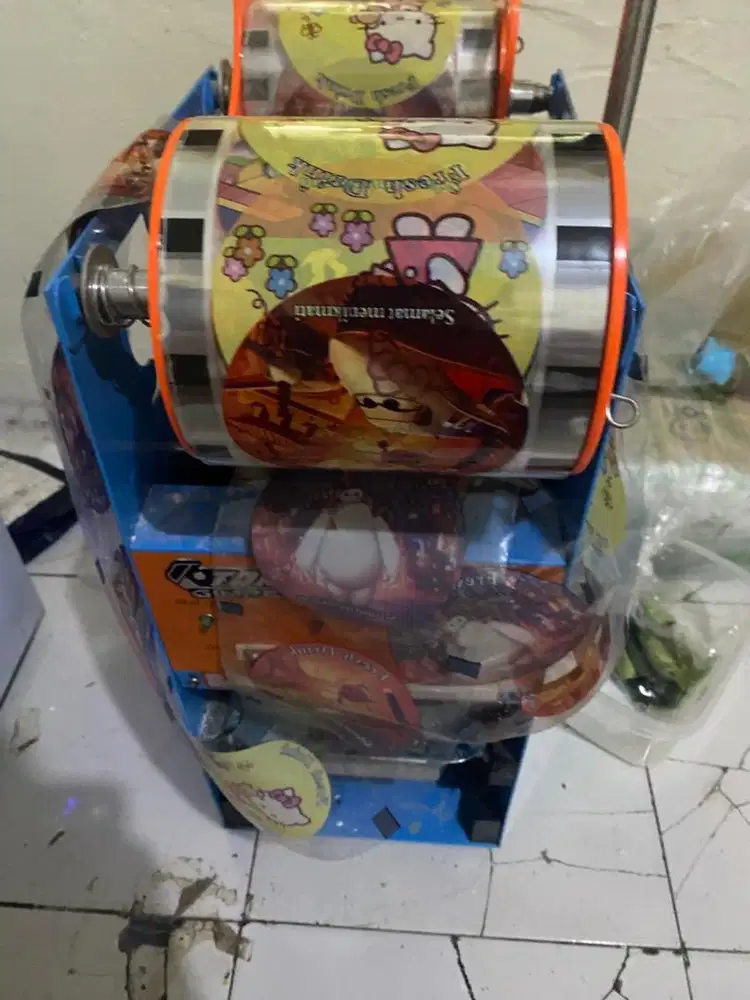 Cup seler baru buka kardus dan tes nyala
