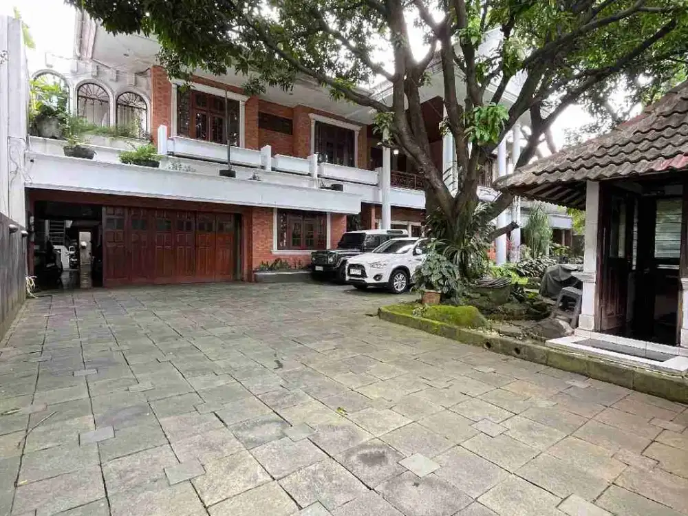 HOUSE - [FOR SALE]:  PONDOK INDAH
RARE LISTING, MAIN ROAD PONDOK INDAH, LUAS TANAH 1000an
HADAP SELATAN