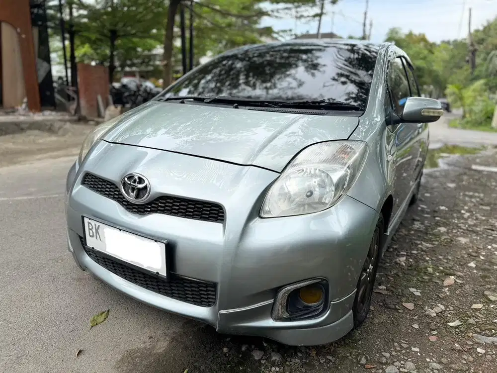 Toyota Yaris tipe E 2013 Manual brio 2014 mirage 2015