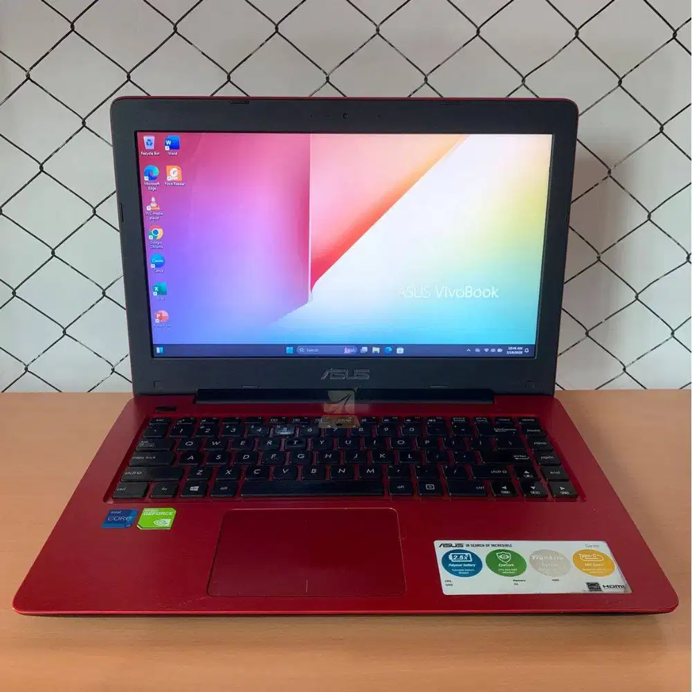 ASUS Vivobook A456UR / i5-6200U / 8GB / SSD 512GB / NVDIA GeForce 930M