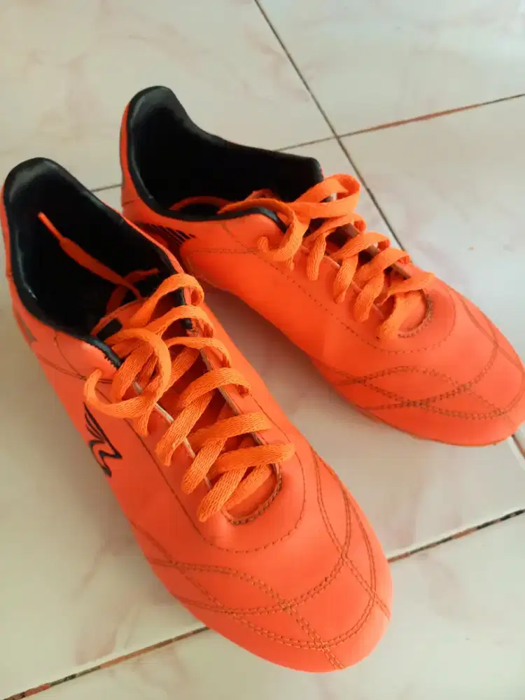 Sepatu sepak bola