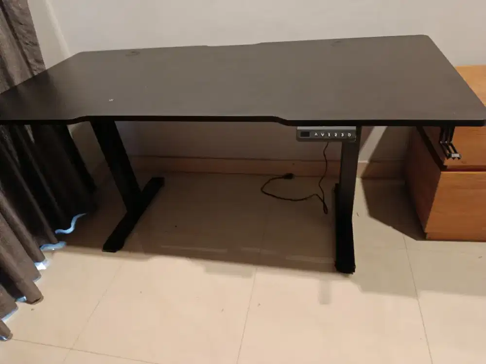 Office table it's electric
