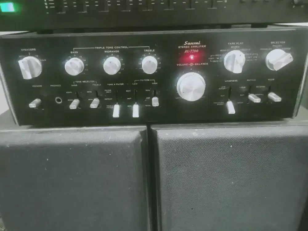 Amplifier sansui au7700.