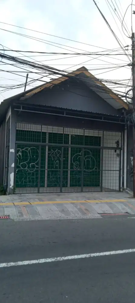 Dijual Bangunan 1 lantai cocok untuk usaha, strategis, jalan lebar.