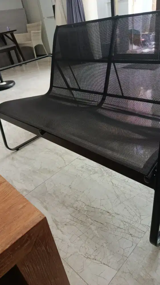 5 seater with center table