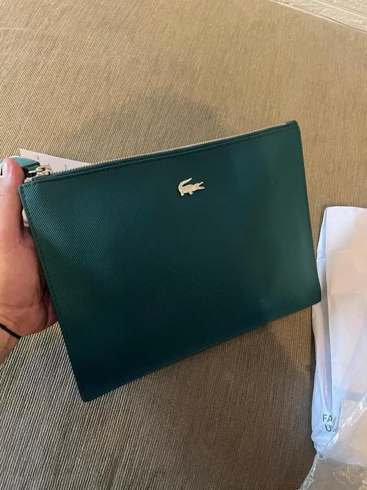Clutch Lacoste like new Ori