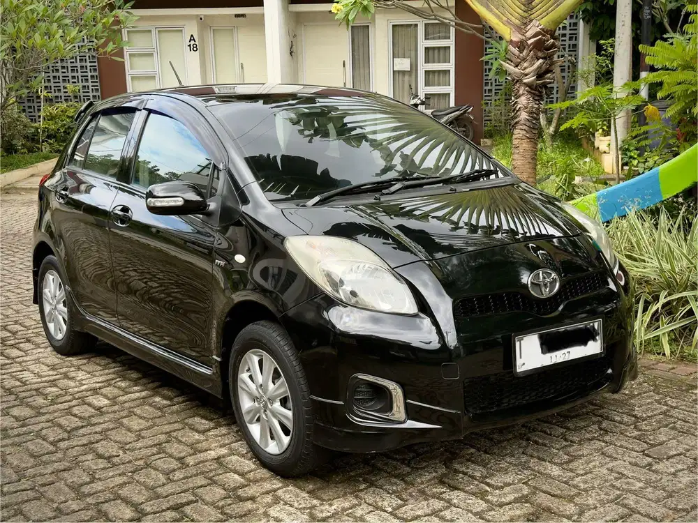 (CASH) Toyota Yaris 2012 E Manual