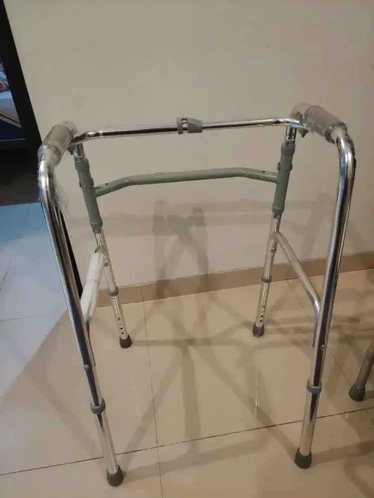 Walker GEA FS913L alat bantu jalan