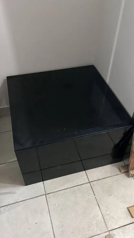 Meja Kaca Hitam Coffe Table – Desain Simple & Elegan