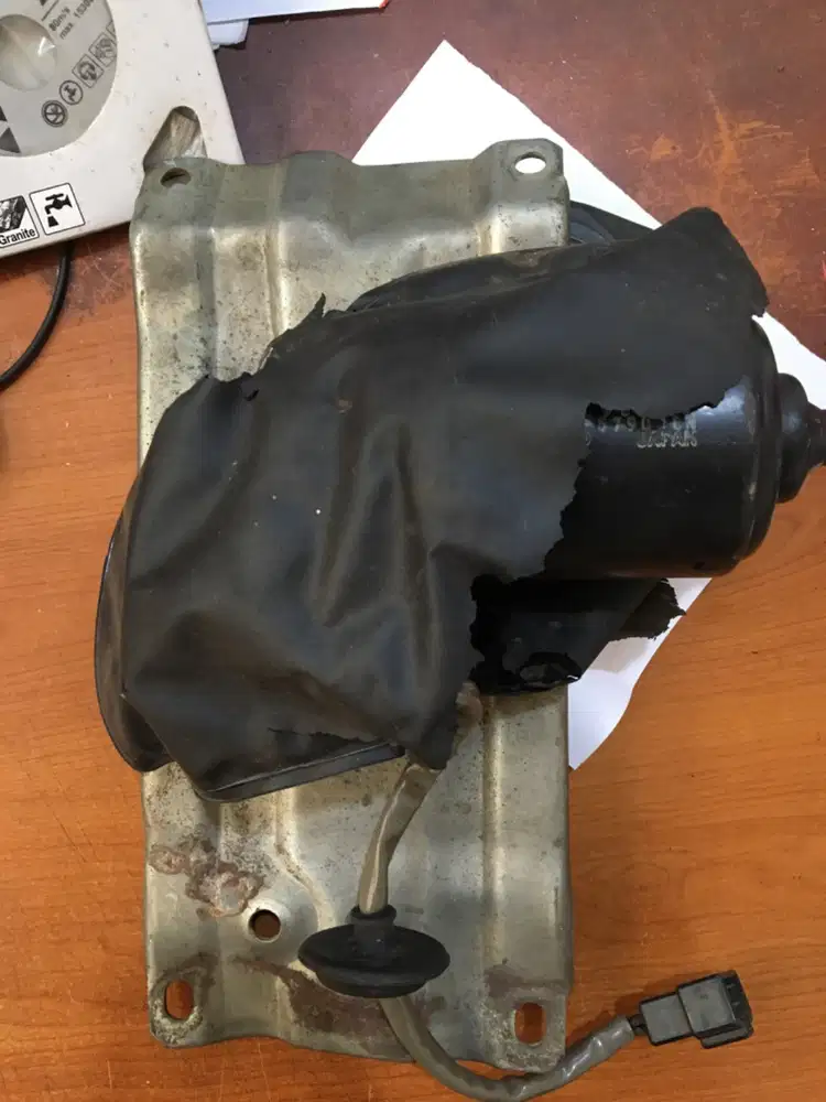 DINAMO WIPER FUSO TRONTON