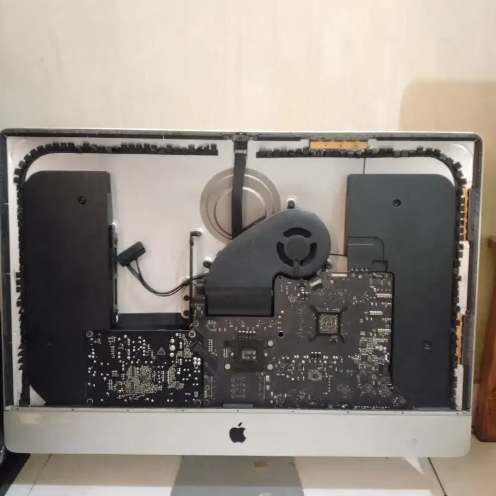 iMac 27 inch Late 2013 core i5 Ram 4 GB VGA Nvidia 2 GB