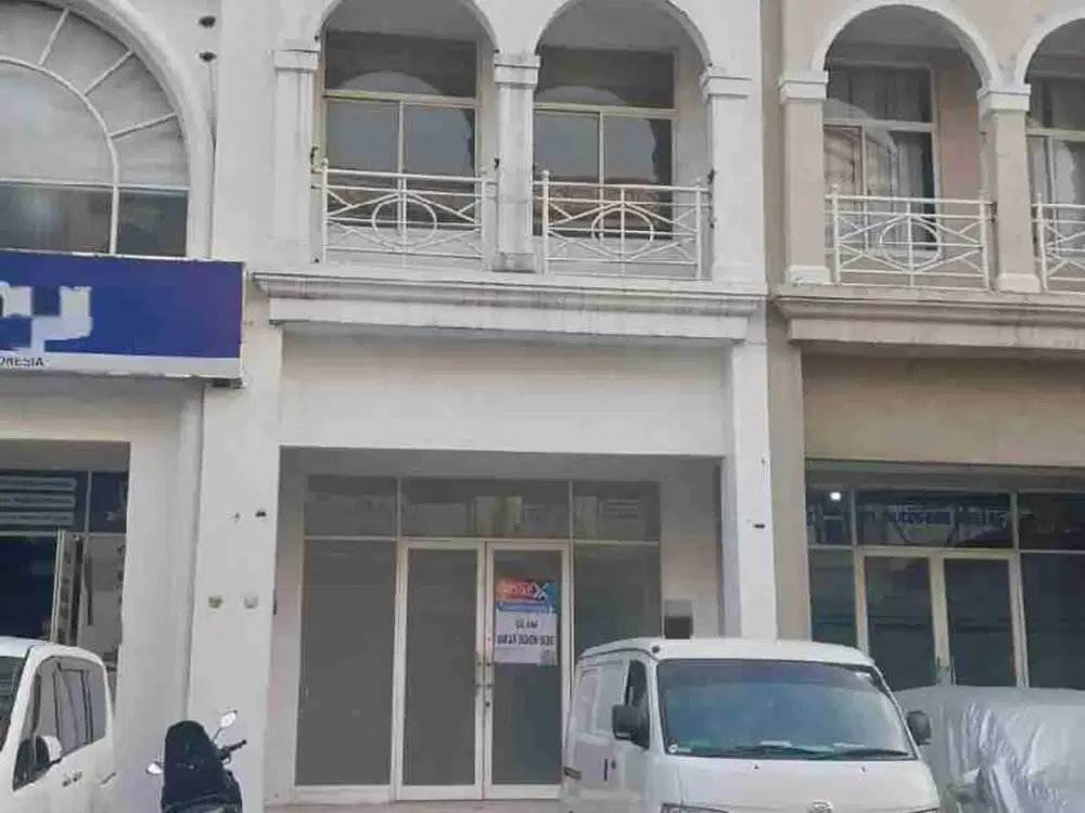 Ruko siap huni, strategis deket pasar modern Galaxy, cocok untuk kantor, cafe dan usaha lain nya.