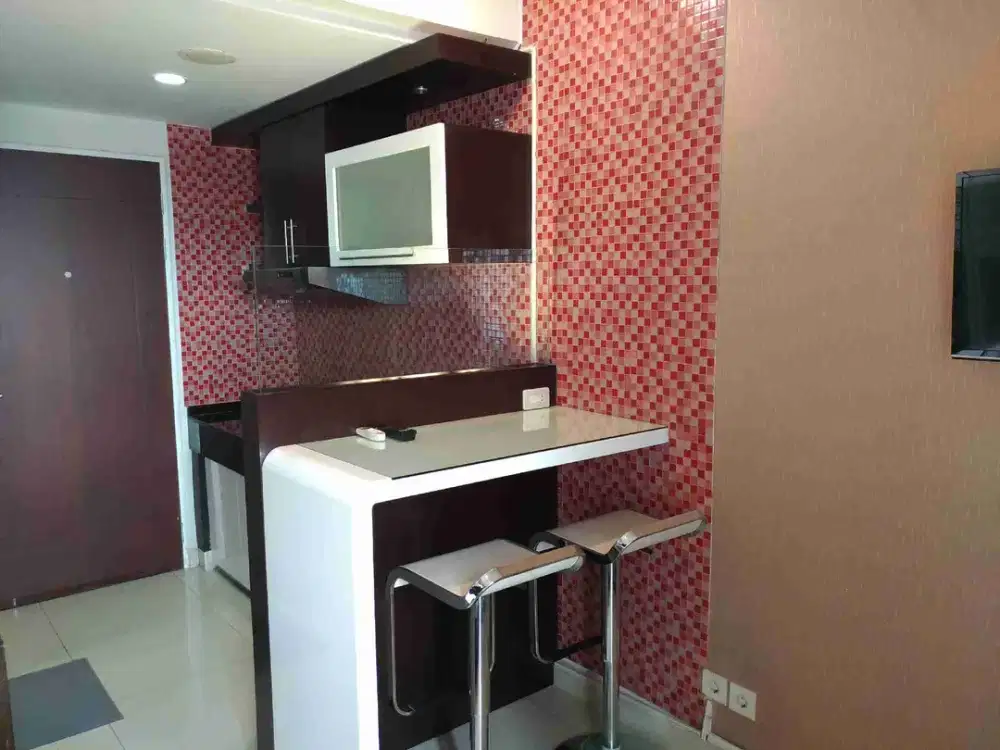 Disewakan unit studio furnsihed Apartemen Metropolis, Surabaya