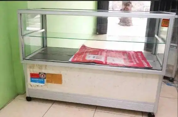 DIJUAL ETALASE KACA 1M