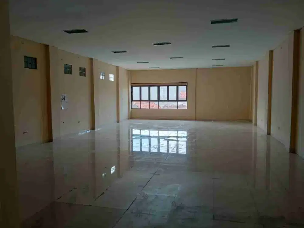 DISEWAKAN RUKO LUAS MURAH MAINROAD RAMAI CARINGIN (FH)