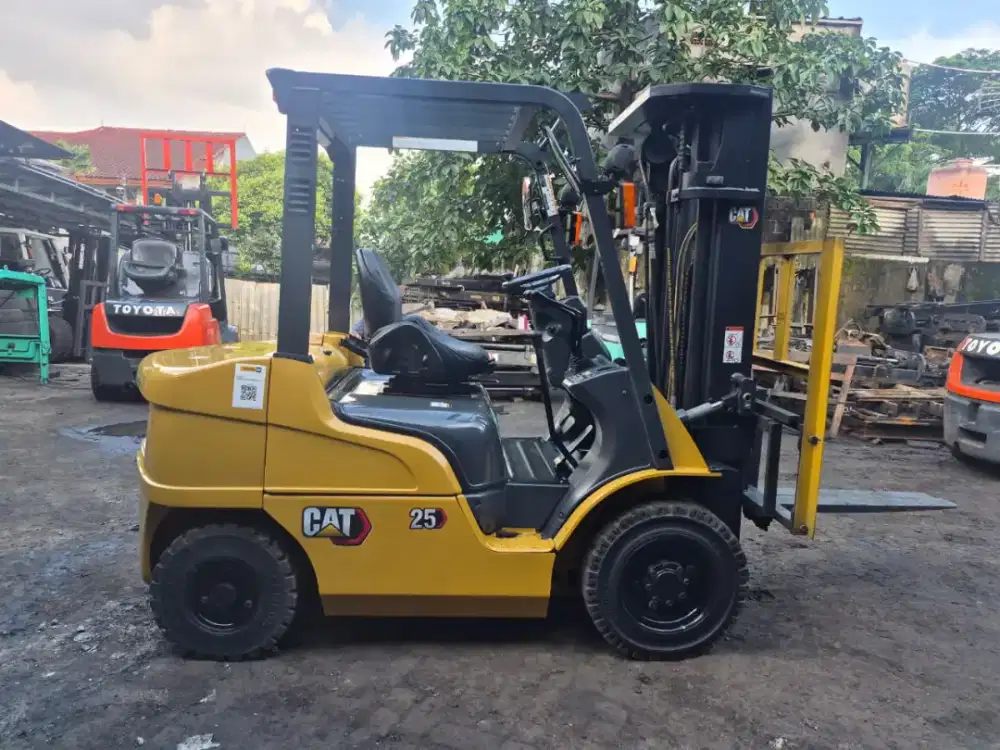 Forklift Caterpillar 2,5 Ton,Manual,Tiang Threelift,Manual,Tahun 2020