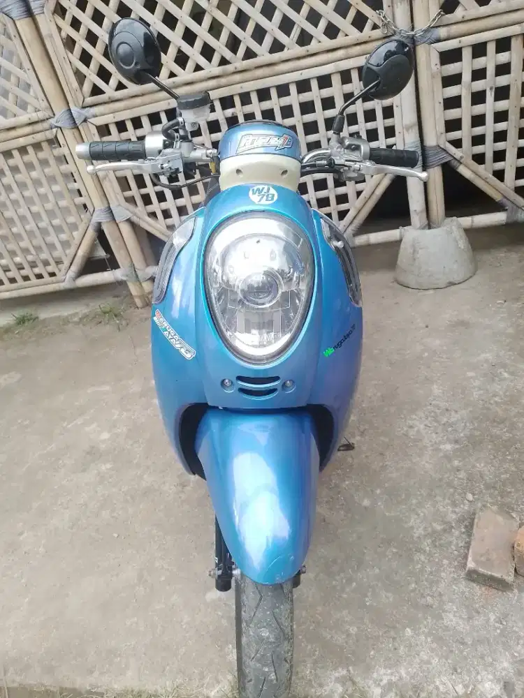 Honda Scoopy FI 2014 warna biru crem, 118 cc, surat lengkap
