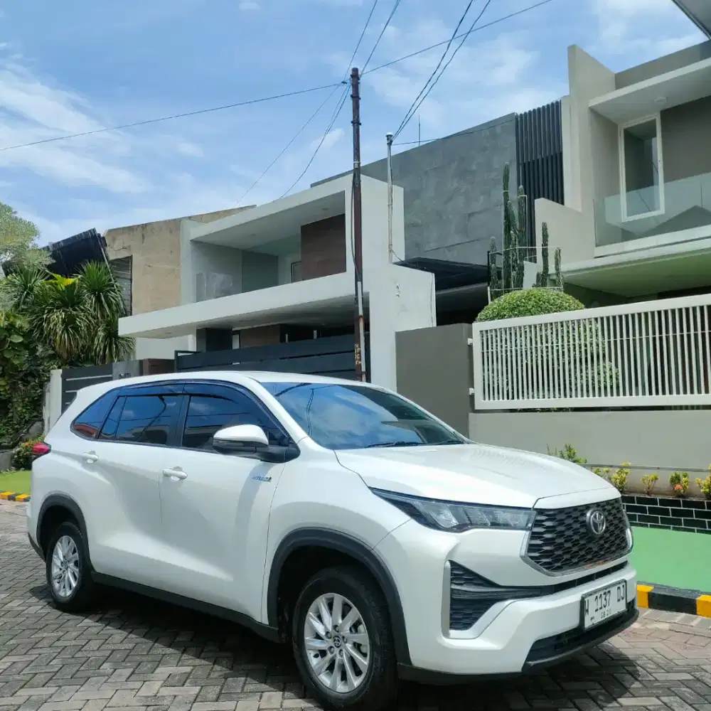 Toyota Kijang Innova 2.0 Zenix HV Hybrid Matic 2024