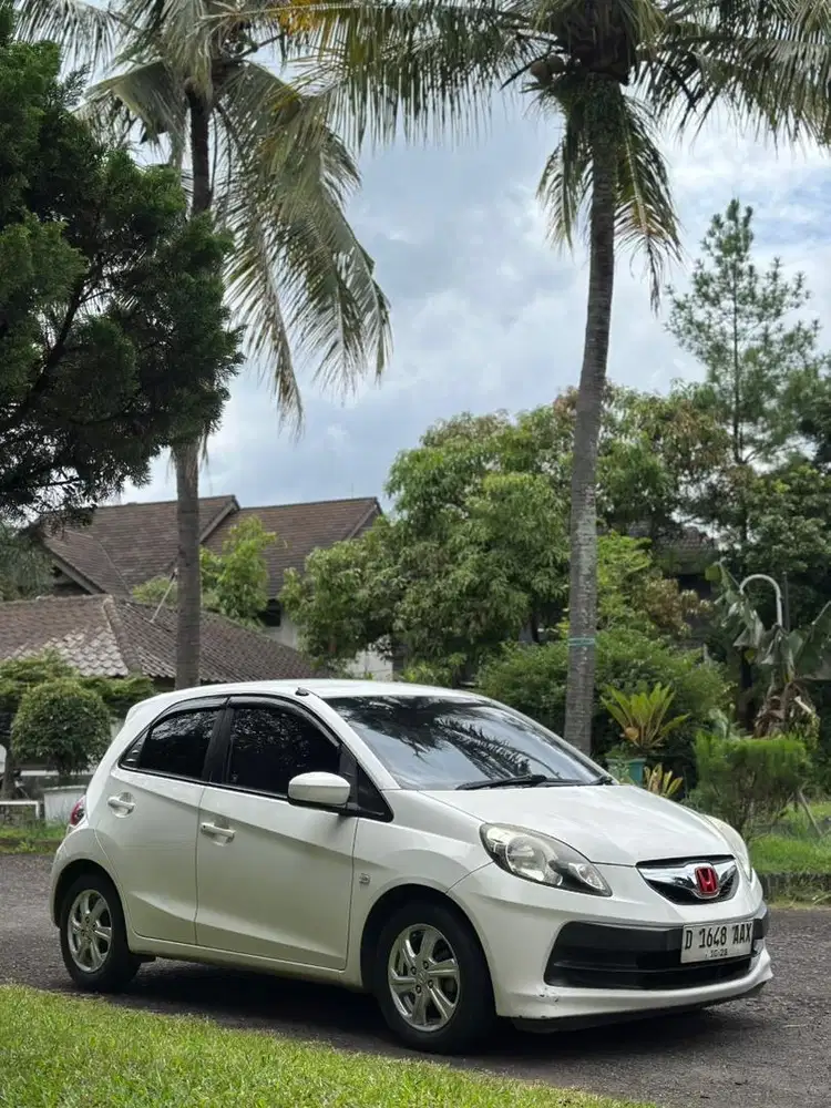 Honda Brio E CBU 2013 MT Putih