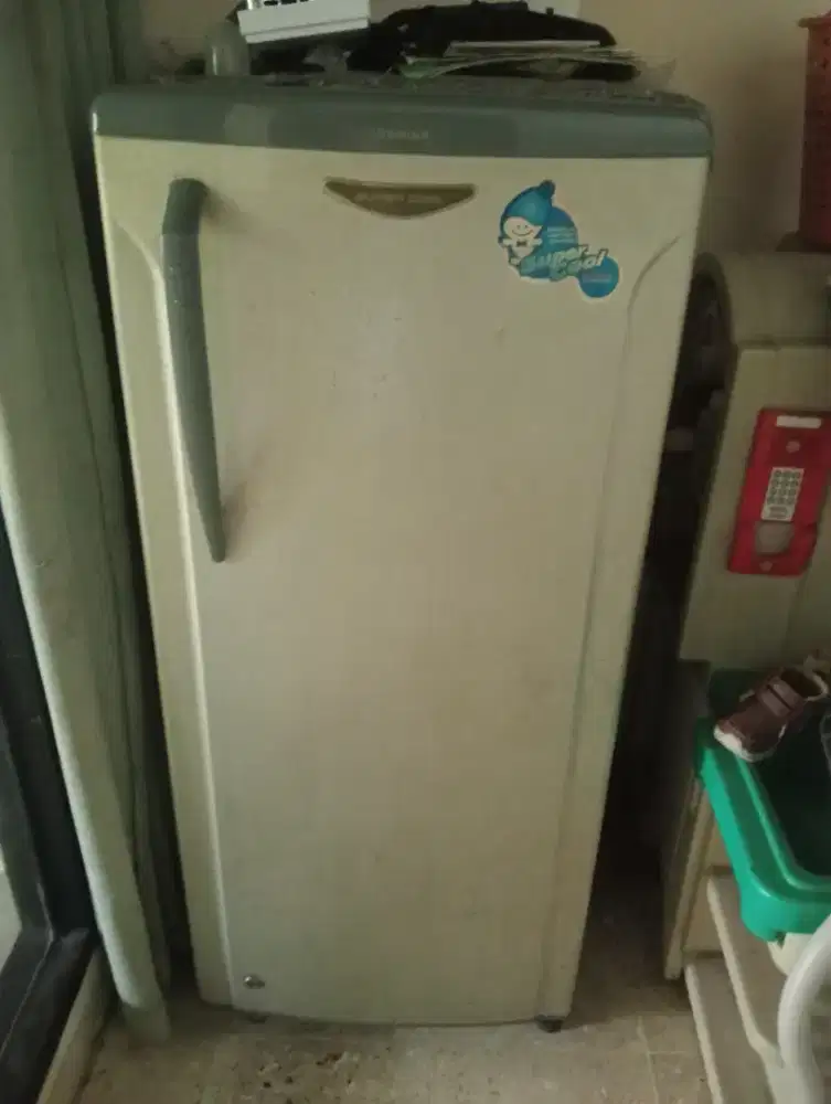 KULKAS FREEZER TOSHIBA GLACIO