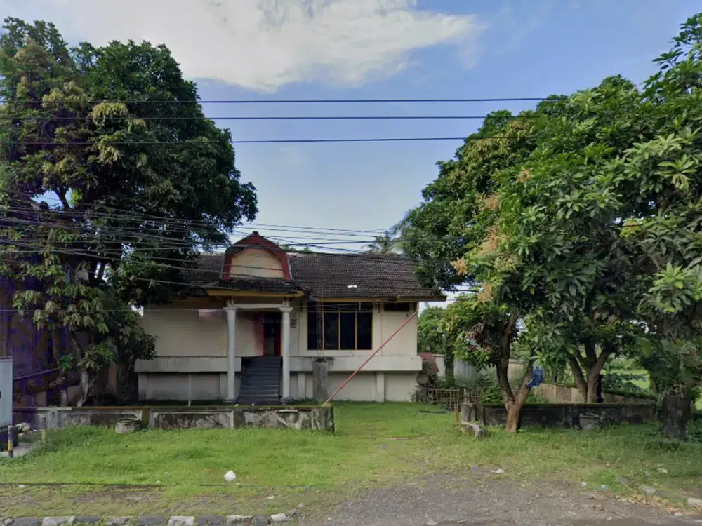 Tanah dan bangunan di pinggir jalan utama Narmada