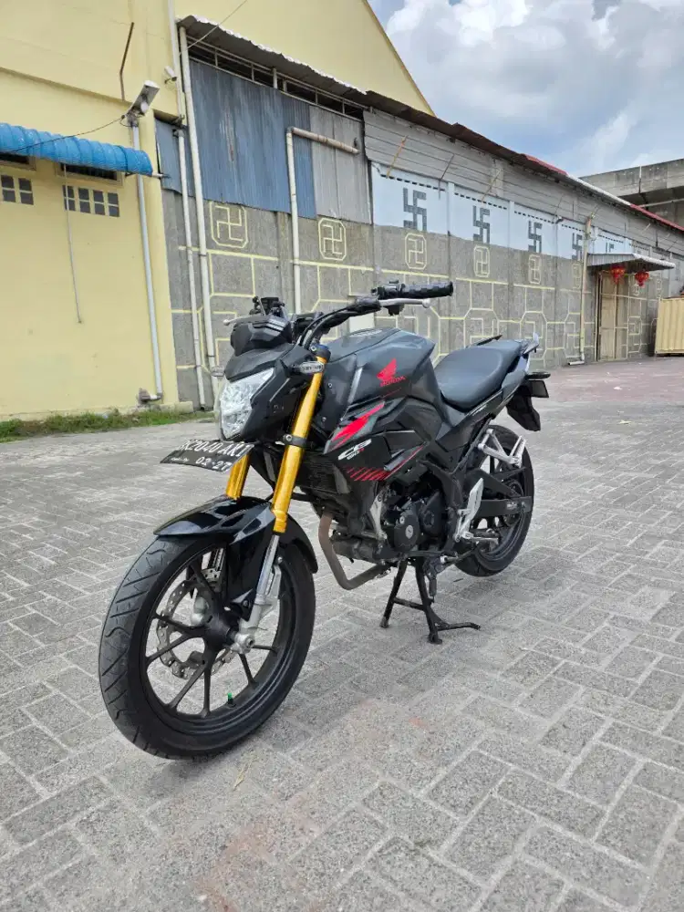 Honda New CB150R Hitam 2021 pmk 2022