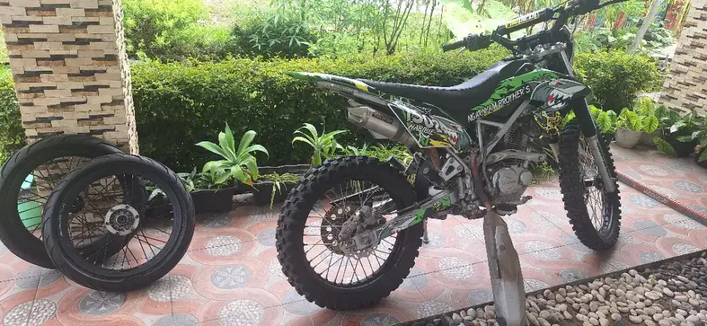 Sepeda Motor KLX 2015